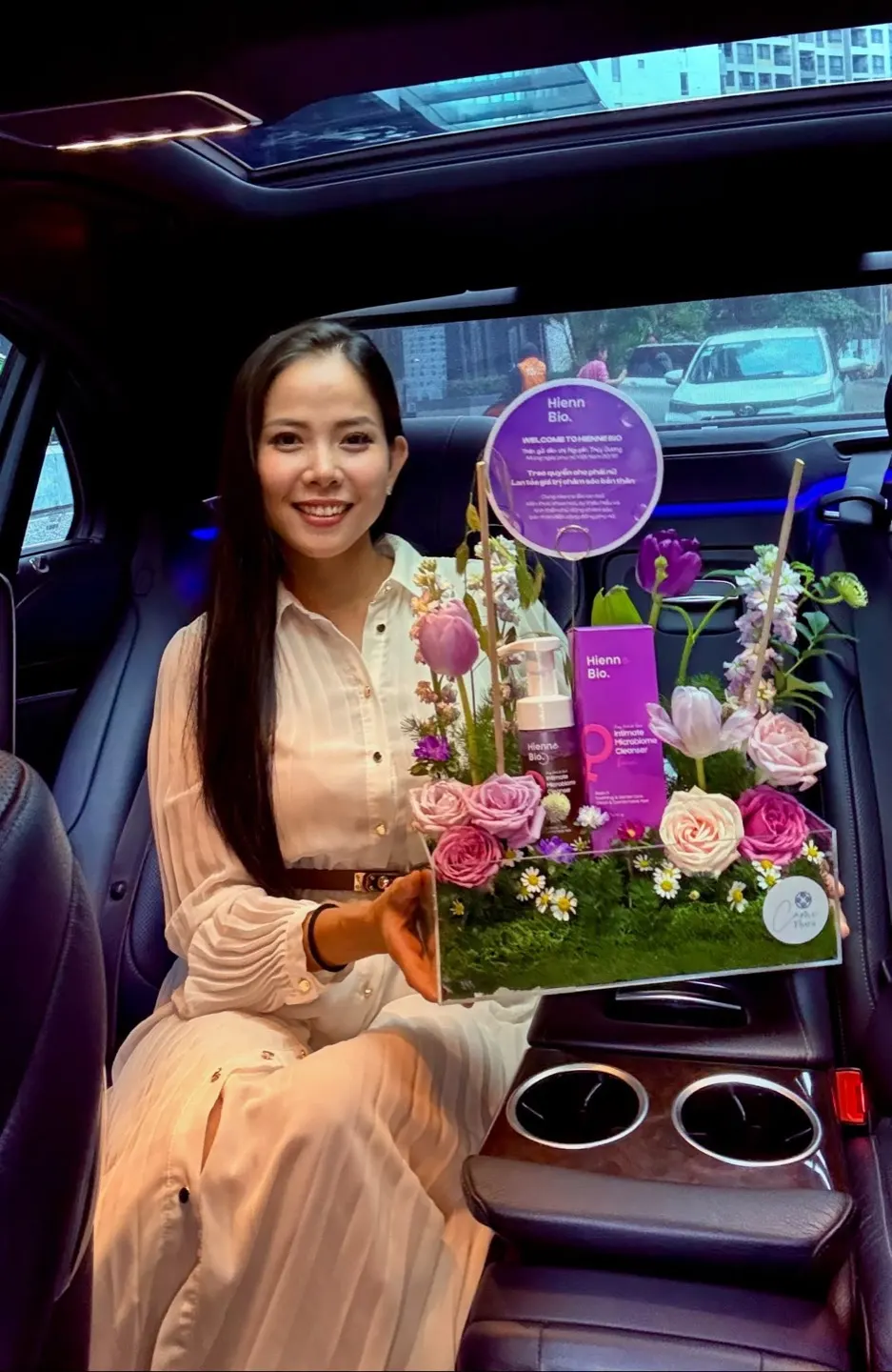 Nguyễn Thuỳ Dương cùng sản phẩm Hienne Bio